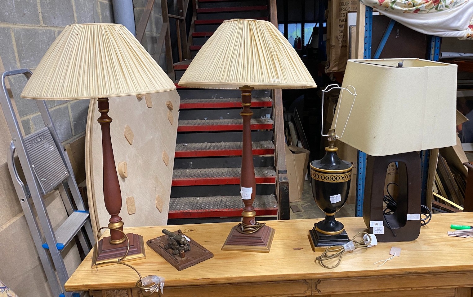 Four modern table lamps and a small brass model cannon